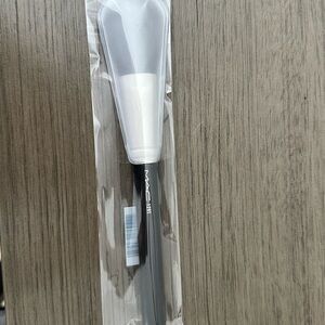 MAC Cosmetics 170S Rounded Slant Makeup Brush